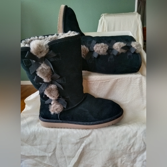Koolaburra by UGG black bow boots, size 10 - Picture 3 of 11